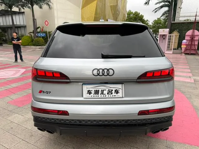 Audi SQ7 2024 4.0 TFSI Night Knight Edition interior photo 8 Audi SQ7 2024 4.0 TFSI Night Knight Edition interior photo 8