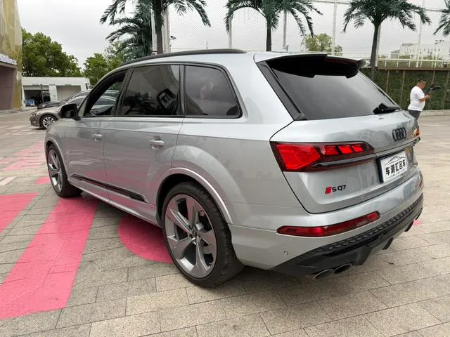 Audi SQ7 2024 4.0 TFSI Night Knight Edition interior photo 9 Audi SQ7 2024 4.0 TFSI Night Knight Edition interior photo 9