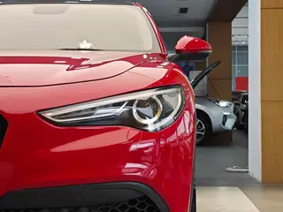 Alfa Romeo Stelvio 2017 2.0T 200HP Version d'élite extérieur photo 2 Alfa Romeo Stelvio 2017 2.0T 200HP Version d'élite extérieur photo 2