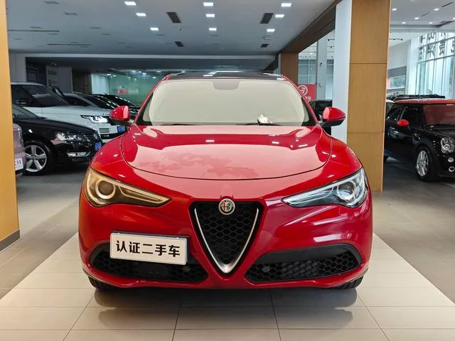 Alfa Romeo Stelvio 2017 2.0T 200HP Version d'élite extérieur photo 3 Alfa Romeo Stelvio 2017 2.0T 200HP Version d'élite extérieur photo 3