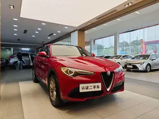 Alfa Romeo Stelvio 2017 2.0T 200HP Version d'élite extérieur photo 4 Alfa Romeo Stelvio 2017 2.0T 200HP Version d'élite extérieur photo 4