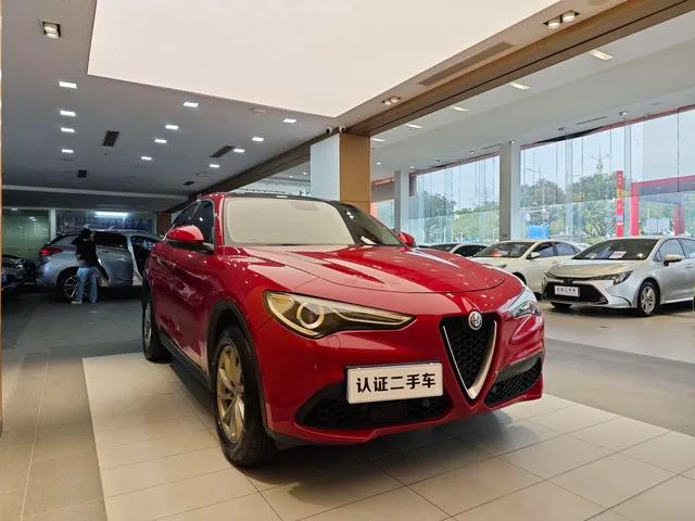 Alfa Romeo Stelvio 2017 2.0T 200HP Version d'élite extérieur photo 4 Alfa Romeo Stelvio 2017 2.0T 200HP Version d'élite extérieur photo 4