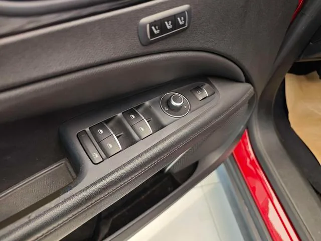 Alfa Romeo Stelvio 2017 2.0T 200HP Version d'élite extérieur photo 9 Alfa Romeo Stelvio 2017 2.0T 200HP Version d'élite extérieur photo 9