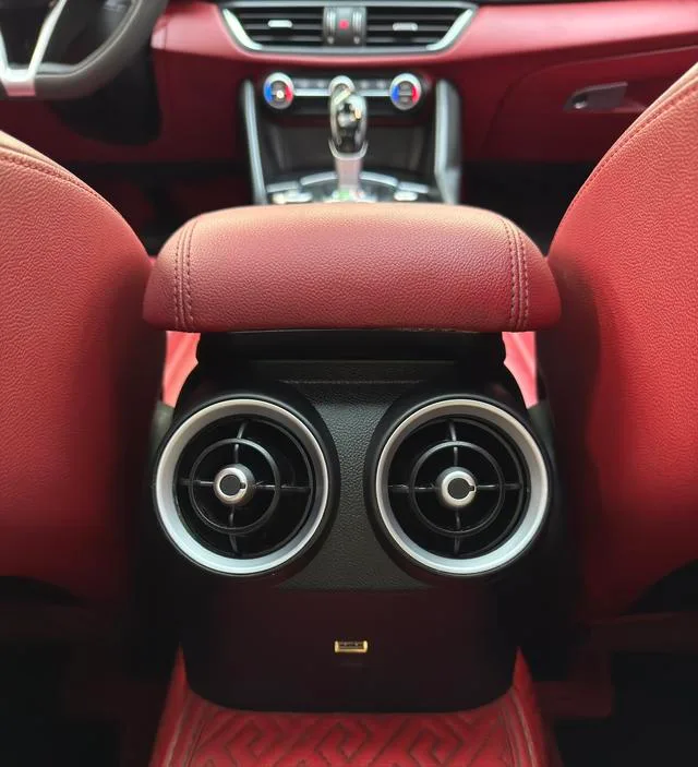 Alfa Romeo Giulia 2017 2.0T 200HP Luxury Edition exterior photo 7 Alfa Romeo Giulia 2017 2.0T 200HP Luxury Edition exterior photo 7