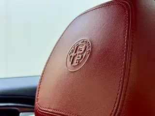 Alfa Romeo Giulia 2017 2.0T 200HP Luxury Edition interior photo 13 Alfa Romeo Giulia 2017 2.0T 200HP Luxury Edition interior photo 13