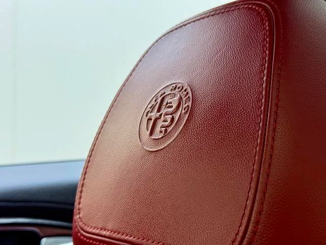 Alfa Romeo Giulia 2017 2.0T 200HP Luxury Edition interior photo 13 Alfa Romeo Giulia 2017 2.0T 200HP Luxury Edition interior photo 13