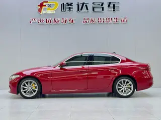 Alfa Romeo Giulia 2017 2.0T 200HP Luxury Edition interior photo 14 Alfa Romeo Giulia 2017 2.0T 200HP Luxury Edition interior photo 14