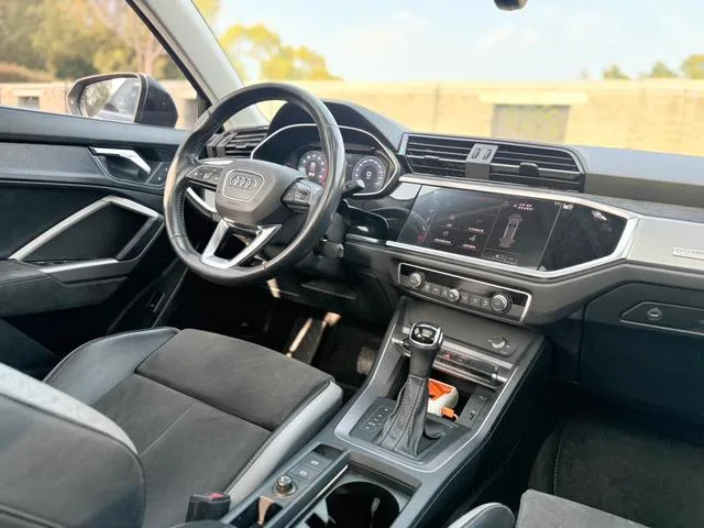 Audi Q3 2020 35 TFSI Type ambitieux et raffiné intérieur photo 10 Audi Q3 2020 35 TFSI Type ambitieux et raffiné intérieur photo 10