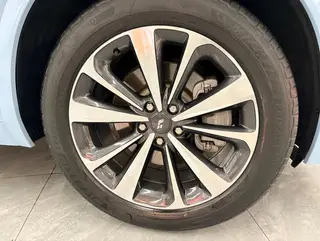 Li Auto ONE 2020 Увеличение диапазона 6 Кресельная плита интерьер фото 15 Li Auto ONE 2020 Увеличение диапазона 6 Кресельная плита интерьер фото 15