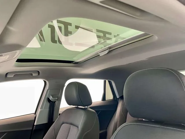 Audi Q2L 2021 35TFSI Aggressive and dynamic interior photo 17