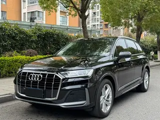 Audi Q7 2023 45 TFSI quattro S line Sporty