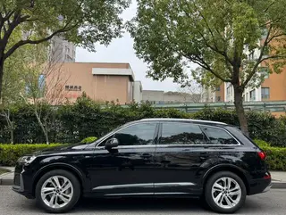 Audi Q7 2023 45 TFSI quattro S line Sporty exterior photo 3 Audi Q7 2023 45 TFSI quattro S line Sporty exterior photo 3