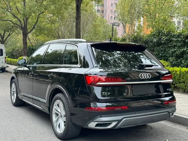 Audi Q7 2023 45 TFSI quattro S line Sporty exterior photo 4 Audi Q7 2023 45 TFSI quattro S line Sporty exterior photo 4