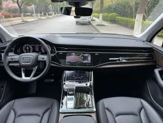 Audi Q7 2023 45 TFSI quattro S line Sporty interior photo 15 Audi Q7 2023 45 TFSI quattro S line Sporty interior photo 15