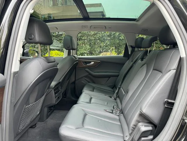 Audi Q7 2023 45 TFSI quattro S line Sporty interior photo 16 Audi Q7 2023 45 TFSI quattro S line Sporty interior photo 16