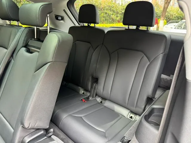 Audi Q7 2023 45 TFSI quattro S line Sporty interior photo 17 Audi Q7 2023 45 TFSI quattro S line Sporty interior photo 17