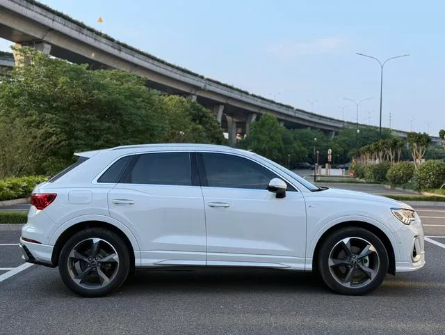 Audi Q3 2024 35 TFSI Fashion dynamic type interior photo 7 Audi Q3 2024 35 TFSI Fashion dynamic type interior photo 7