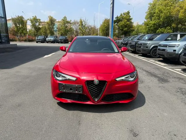Alfa Romeo Giulia 2017 2.0T 280HP Edición de lujo exterior foto 2 Alfa Romeo Giulia 2017 2.0T 280HP Edición de lujo exterior foto 2