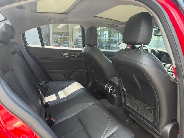 Alfa Romeo Giulia 2017 2.0T 280HP Edición de lujo interior foto 7 Alfa Romeo Giulia 2017 2.0T 280HP Edición de lujo interior foto 7
