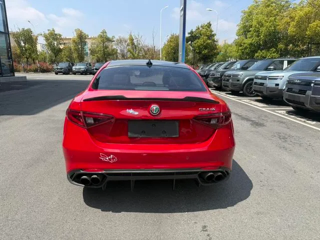 Alfa Romeo Giulia 2017 2.0T 280HP Edición de lujo interior foto 10 Alfa Romeo Giulia 2017 2.0T 280HP Edición de lujo interior foto 10