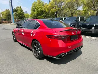 Alfa Romeo Giulia 2017 2.0T 280HP Edición de lujo interior foto 11 Alfa Romeo Giulia 2017 2.0T 280HP Edición de lujo interior foto 11