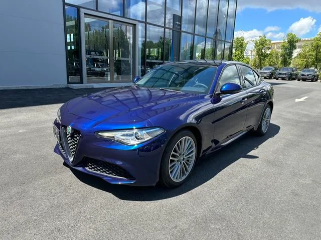 Alfa Romeo Giulia 2017 2.0T 280HP Edición de lujo exterior foto 1 Alfa Romeo Giulia 2017 2.0T 280HP Edición de lujo exterior foto 1