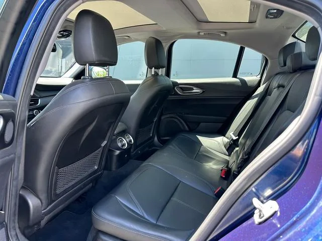 Alfa Romeo Giulia 2017 2.0T 280HP Edición de lujo interior foto 8 Alfa Romeo Giulia 2017 2.0T 280HP Edición de lujo interior foto 8