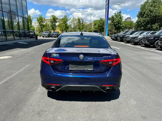 Alfa Romeo Giulia 2017 2.0T 280HP Edición de lujo interior foto 10 Alfa Romeo Giulia 2017 2.0T 280HP Edición de lujo interior foto 10