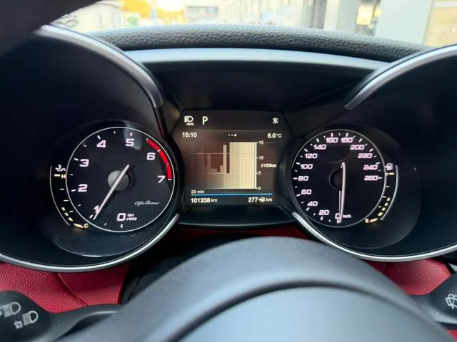Alfa Romeo Giulia 2017 2.0T 280HP Edición de lujo interior foto 12 Alfa Romeo Giulia 2017 2.0T 280HP Edición de lujo interior foto 12