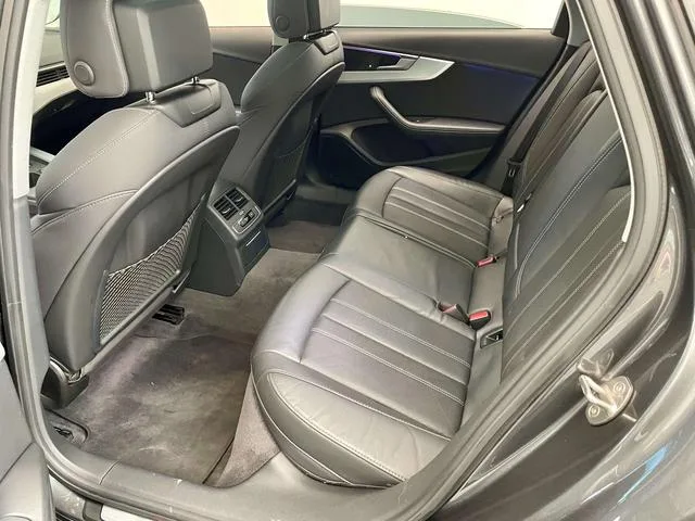 Audi A4L 2022 40 TFSI Deluxe Dynamic interior photo 17 Audi A4L 2022 40 TFSI Deluxe Dynamic interior photo 17