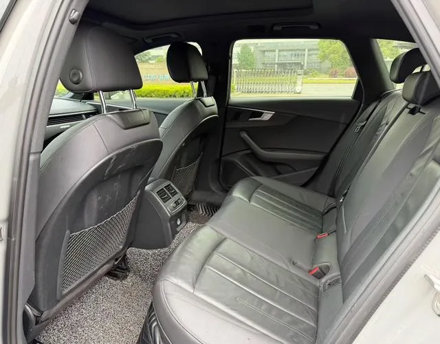 Audi A4 2022 allroad quattro Ice and Snow Sports Edition interior photo 6 Audi A4 2022 allroad quattro Ice and Snow Sports Edition interior photo 6