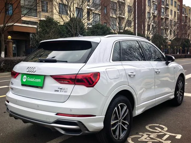 Audi Q3 2022 35 TFSI Aggressive and dynamic interior photo 9 Audi Q3 2022 35 TFSI Aggressive and dynamic interior photo 9