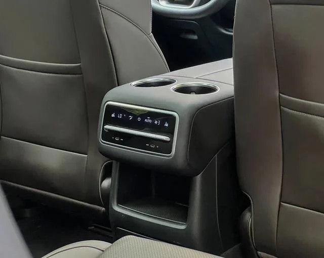 Li Auto L8 2024 Pro version interior photo 17 Li Auto L8 2024 Pro version interior photo 17