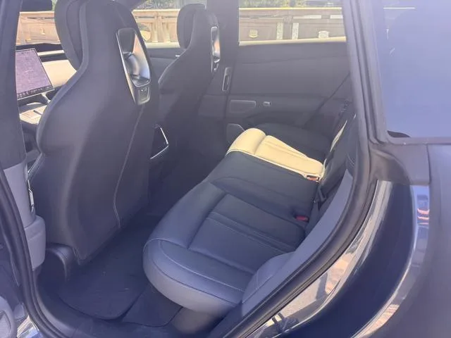 Xiaomi Auto YU7 2025 Long battery life high performance four-wheel drive Max version interior photo 7 Xiaomi Auto YU7 2025 Long battery life high performance four-wheel drive Max version interior photo 7