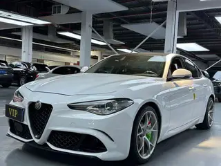 Alfa Romeo Giulia 2017 2.0T 200HP Edición de lujo exterior foto 1 Alfa Romeo Giulia 2017 2.0T 200HP Edición de lujo exterior foto 1