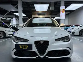 Alfa Romeo Giulia 2017 2.0T 200HP Edición de lujo exterior foto 2 Alfa Romeo Giulia 2017 2.0T 200HP Edición de lujo exterior foto 2
