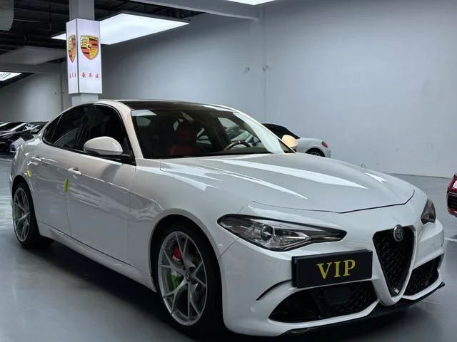 Alfa Romeo Giulia 2017 2.0T 200HP Edición de lujo exterior foto 3 Alfa Romeo Giulia 2017 2.0T 200HP Edición de lujo exterior foto 3