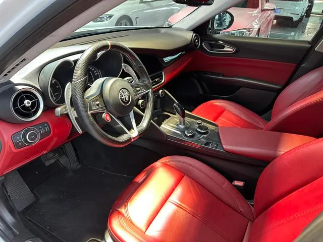 Alfa Romeo Giulia 2017 2.0T 200HP Edición de lujo exterior foto 5 Alfa Romeo Giulia 2017 2.0T 200HP Edición de lujo exterior foto 5