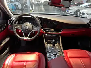 Alfa Romeo Giulia 2017 2.0T 200HP Edición de lujo exterior foto 6 Alfa Romeo Giulia 2017 2.0T 200HP Edición de lujo exterior foto 6