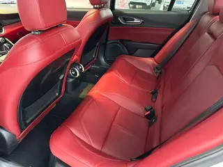 Alfa Romeo Giulia 2017 2.0T 200HP Edición de lujo exterior foto 8 Alfa Romeo Giulia 2017 2.0T 200HP Edición de lujo exterior foto 8