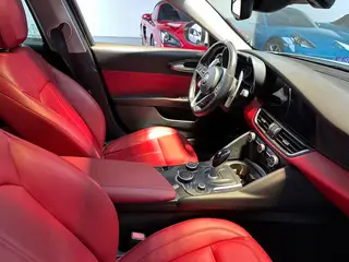 Alfa Romeo Giulia 2017 2.0T 200HP Edición de lujo interior foto 13 Alfa Romeo Giulia 2017 2.0T 200HP Edición de lujo interior foto 13