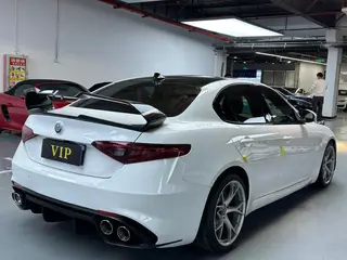 Alfa Romeo Giulia 2017 2.0T 200HP Edición de lujo interior foto 16 Alfa Romeo Giulia 2017 2.0T 200HP Edición de lujo interior foto 16