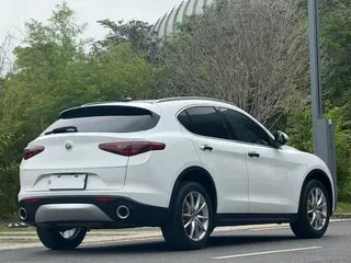 Alfa Romeo Stelvio 2017 2.0T 280HP Edición de lujo exterior foto 4 Alfa Romeo Stelvio 2017 2.0T 280HP Edición de lujo exterior foto 4