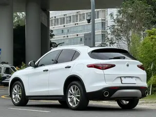 Alfa Romeo Stelvio 2017 2.0T 280HP Edición de lujo exterior foto 5 Alfa Romeo Stelvio 2017 2.0T 280HP Edición de lujo exterior foto 5