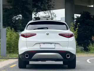 Alfa Romeo Stelvio 2017 2.0T 280HP Edición de lujo exterior foto 7 Alfa Romeo Stelvio 2017 2.0T 280HP Edición de lujo exterior foto 7