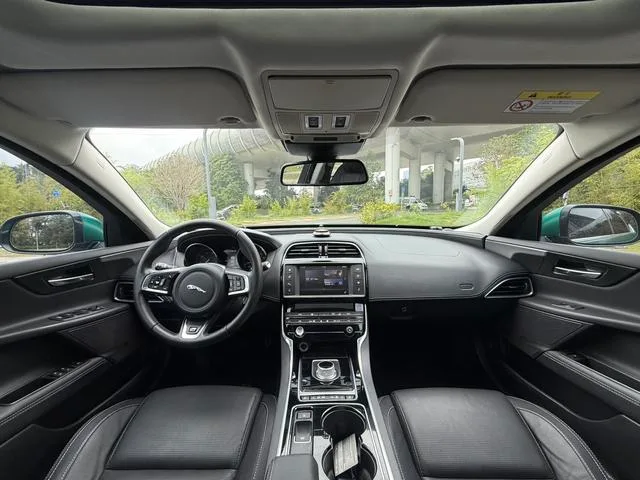 Alfa Romeo Stelvio 2017 2.0T 280HP Edición de lujo exterior foto 8 Alfa Romeo Stelvio 2017 2.0T 280HP Edición de lujo exterior foto 8