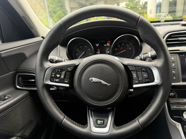 Alfa Romeo Stelvio 2017 2.0T 280HP Edición de lujo interior foto 11 Alfa Romeo Stelvio 2017 2.0T 280HP Edición de lujo interior foto 11