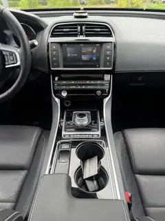 Alfa Romeo Stelvio 2017 2.0T 280HP Edición de lujo interior foto 12 Alfa Romeo Stelvio 2017 2.0T 280HP Edición de lujo interior foto 12