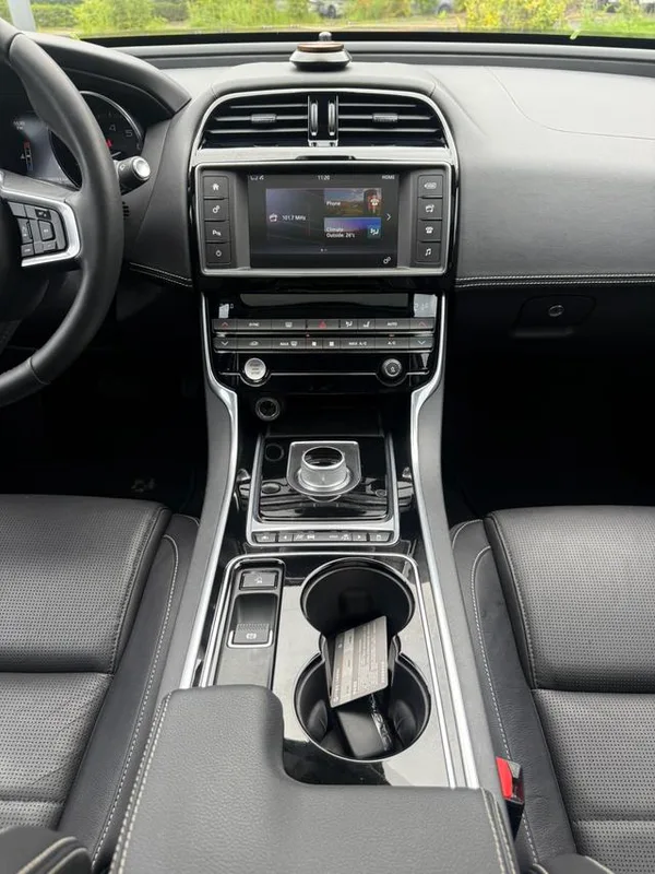 Alfa Romeo Stelvio 2017 2.0T 280HP Edición de lujo interior foto 12 Alfa Romeo Stelvio 2017 2.0T 280HP Edición de lujo interior foto 12