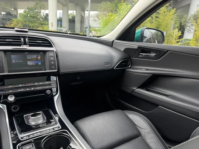Alfa Romeo Stelvio 2017 2.0T 280HP Edición de lujo interior foto 13 Alfa Romeo Stelvio 2017 2.0T 280HP Edición de lujo interior foto 13